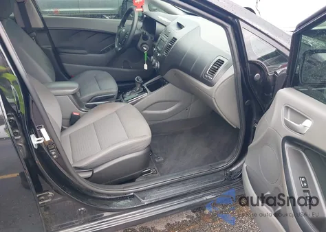 2017 Kia Forte Lx z USA, uszkodzony, nr VIN 3KPFL4A70HE143523